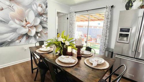 Newly Renovated Home - Sleeps 10 - Photo 4