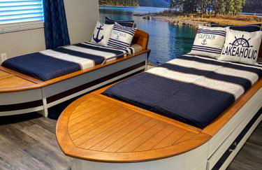 Stylish Lake home with HUGE POOL, Arcade with PS5,and Theater Just 5 min from Legoland - Foto 10