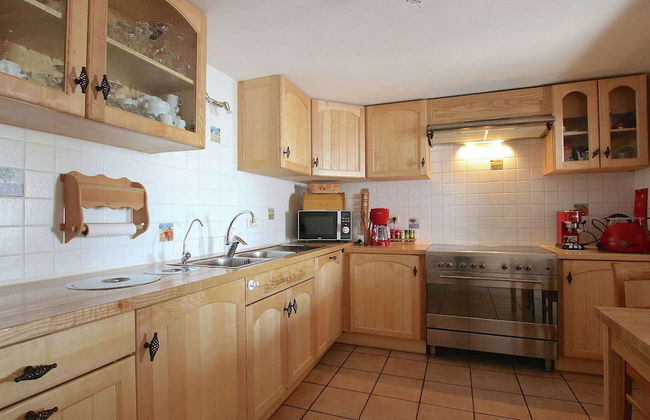 Former Farmhouse in Adorned Village - Foto 10