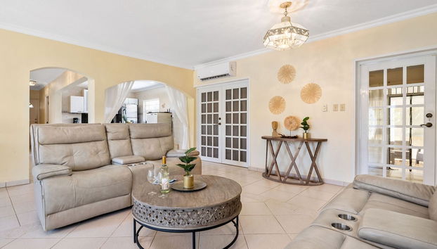 Cozy Central 4br3ba Home w Pvt Pool Largegarden - Foto 2, Habitación