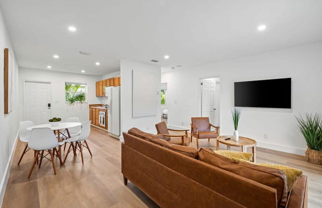 Spacious 2 BR Sailboat Bend - Photo 4