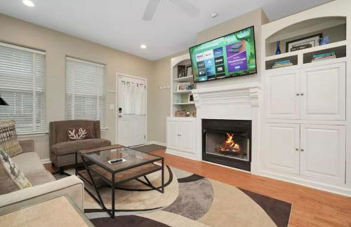 Large Townhouse, Walk to All! King Beds-Highlands - Foto 27