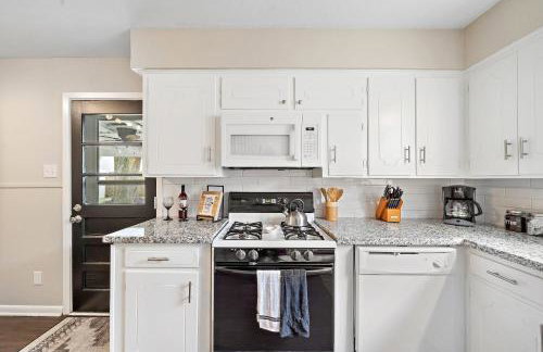 with Arcade and Covered Patio Sleep 9 in this 4 Bedroom 2 Bath Home 5 star host Deer Park TX - Foto 25