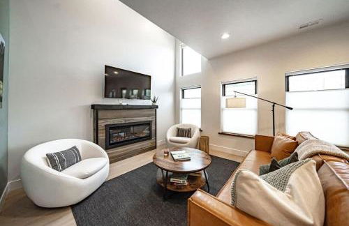 Unique Townhome with AC Garage Patio - Foto 13