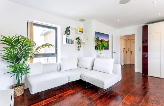 RAI - Modern Tower Hill Penthouse - Photo 10