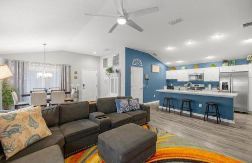 Luxe 2BR in The Villages, Mins to Eastport Town Square With Patio and Kingbed - Foto 25