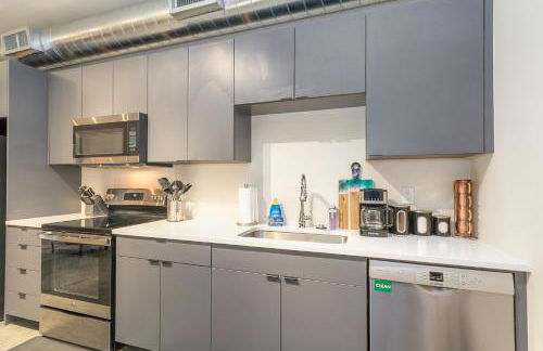 Stylish South Hill Retreat Queen Bed and Sofa Sleeper Full Kitchen Free Parking - Foto 54