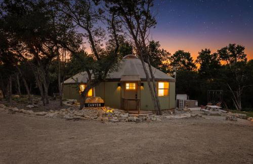Canyon Family Yurt Cabin - Hot Tub Loft Full Kitchen & Bath - Photo 2