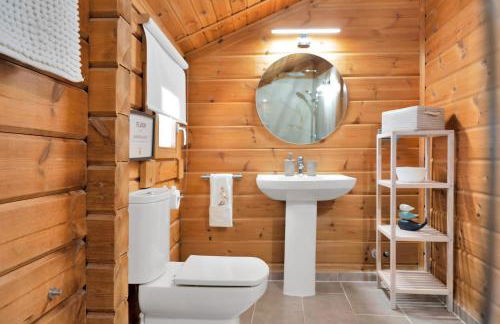 Recién renovada! Exclusiva villa de madera con piscina y vistas al mar - Foto 31