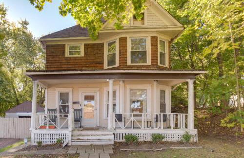 Central Akron Stay! Large Victorian Home with Yard - Foto 1