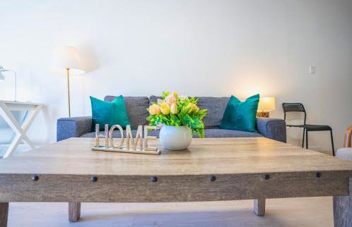 Central 3BR Home Steps from Castro St - Foto 1