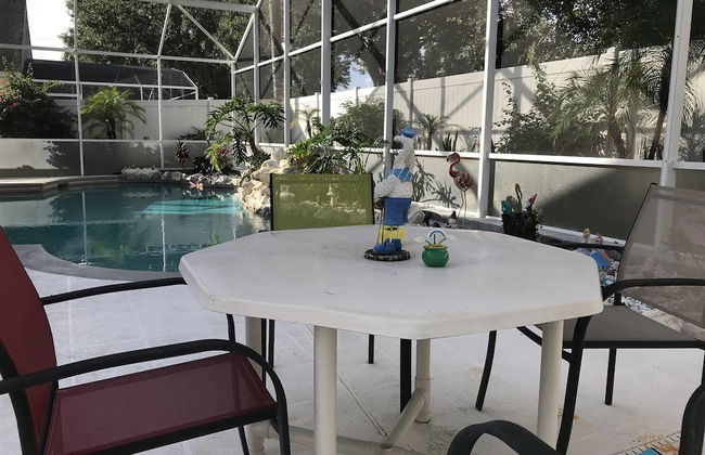 3 Bedroom Home With Private Screened Pool With Rock Waterfall Feature and Gameroom by Florida Dream Homes - Foto 23