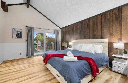 Mira Mesa Family Retreat 4BR with Balcony and Firepit - Photo 59