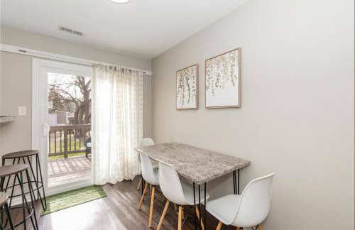 Private, Updated Townhouse in DT Apex - Foto 16