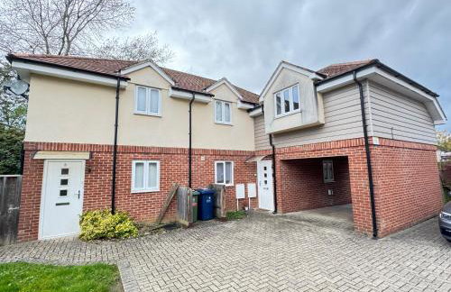 The Vogue Stay, 3 Bedrooms, 2 bathrooms, Ideal for JR & Oxford Hospitals, FREE CarPark, Conveniently located for Ring Road access, 2 miles from Oxford City Centre easy car & bus route - Foto 30