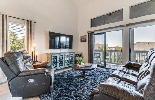 Steps to Lake Conroe! Condo with Balcony and Views - Foto 1