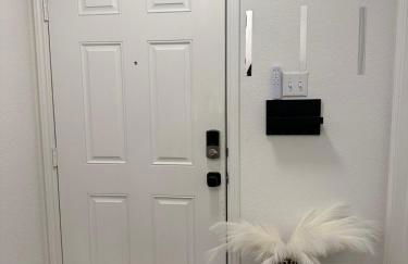 Cozy Stay with Pool Relax with Easy Access to Highway - Foto 4