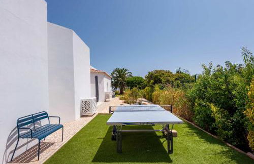 Charming Villa with Pool & Scenic Garden - Foto 80