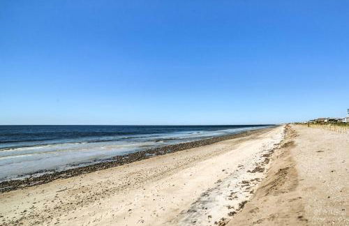 Oak Island Home with Fenced Yard, Walk to Long Beach - Foto 30