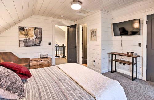 Enchanting Forested Cabin with Fire Pit and Grill - Foto 23