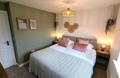 CHERRYTREES 5 Bed House, Sleeps 10, 3 Bathrooms, Parking, Ideal for Groups and Work Stays - Foto 17