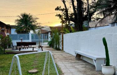Casa estilo chale dúplex com 3 quartos, churrasqueira, balanço, chuveirão e a uma quadra da praia - Foto 38
