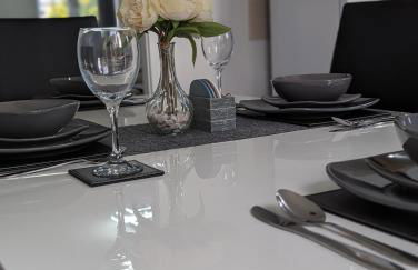 CLARITURF - 4 Bedroom Semi - Private Parking near Turf Moor, Town Centre, Transport and Motorway Links next to Canal, 3 Parks and Lake - Sky and Netflix - Foto 30