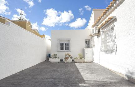 Modern Detached 4 Bed 3 Bath Villa with private pool close to all amenities - Foto 49