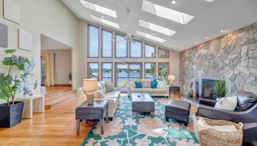 Private Lakefront Oasis - 5 Bedroom, Private Dock, & Firepit - Foto 4