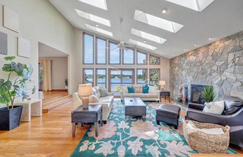 Private Lakefront Oasis - 5 Bedroom, Private Dock, & Firepit - Foto 4