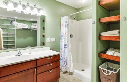 Spacious Edgerton Home with Private Beach and Views! - Foto 13