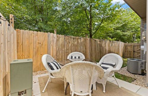 5 Minutes from Hospitals and UK! - Photo 32