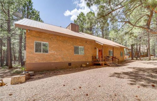 Fire Pit and Grill Spacious Forest Lakes Chalet - Foto 38