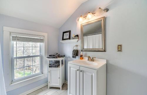 Lakefront Cayuga Retreat with Private Deck and Hot Tub - Foto 30