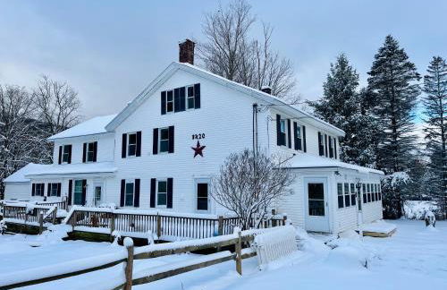 Berkshire Retreat Grand Home with Hot Tub and Large Yard, 5 mins from Jiminy Peak - Foto 21