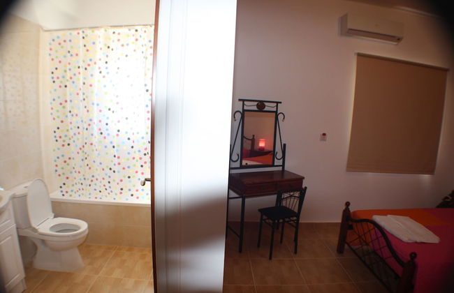 Lovely 7 Bedroom Villa !! - Photo 8