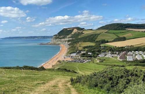 Countryside Retreat with Hot Tub - Photo 11