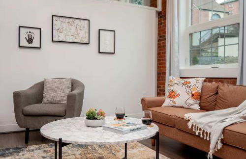 Jennifer's Historic Loft Glass Bedroom - Foto 22