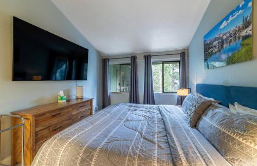 Guest Favorite Spacious Remodeled 2 Bdrm 2 Ba Mountain Views - Photo 4