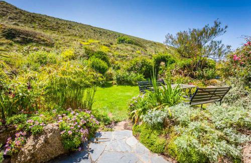 White Rose Beach Cottage Sea-Views Garden - Photo 6