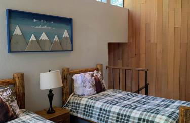 Woodsy retreat near Northstar & lake - Foto 9