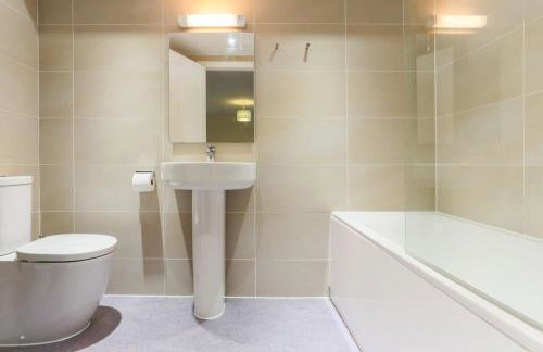 Waterside apartment, central Falmouth, Vi-spring king bed, gated parking - Foto 2