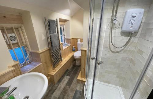 Large Historic Farmhouse in Rhondda Valley Perfect for Groups with Hot Tub - Foto 18