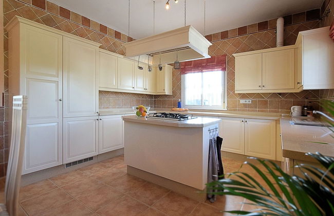 Spacious Villa with Hot Tub in Arenas - Photo 7