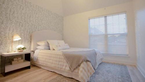 Spacious 4BR with Pool and Grill - Near Lakes and Harbor - Foto 5