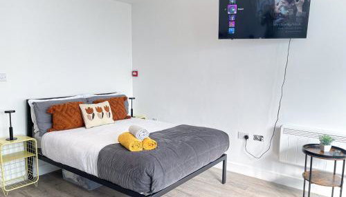 Fully-Furnished Studio Apt in Islington with Wi-Fi near Angel, Kings Cross & Upper Street by NourNest Apartments - Foto 5, towels, storage, wardrobe, heating