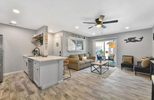 Stay Awhile Condo Minutes to Beach with Pool - Foto 7