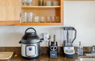 Downtown Silver Spring 2BR Skyline Balcony Suite Walkable to DC Metro LuxePad - Foto 24