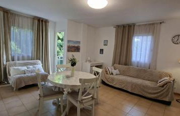 Sunny 1-BR apartment with AC and private terrace near the ocean - Foto 1