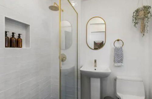 Cozy 1 BR Casita Overflowing with Natural Light - Foto 9